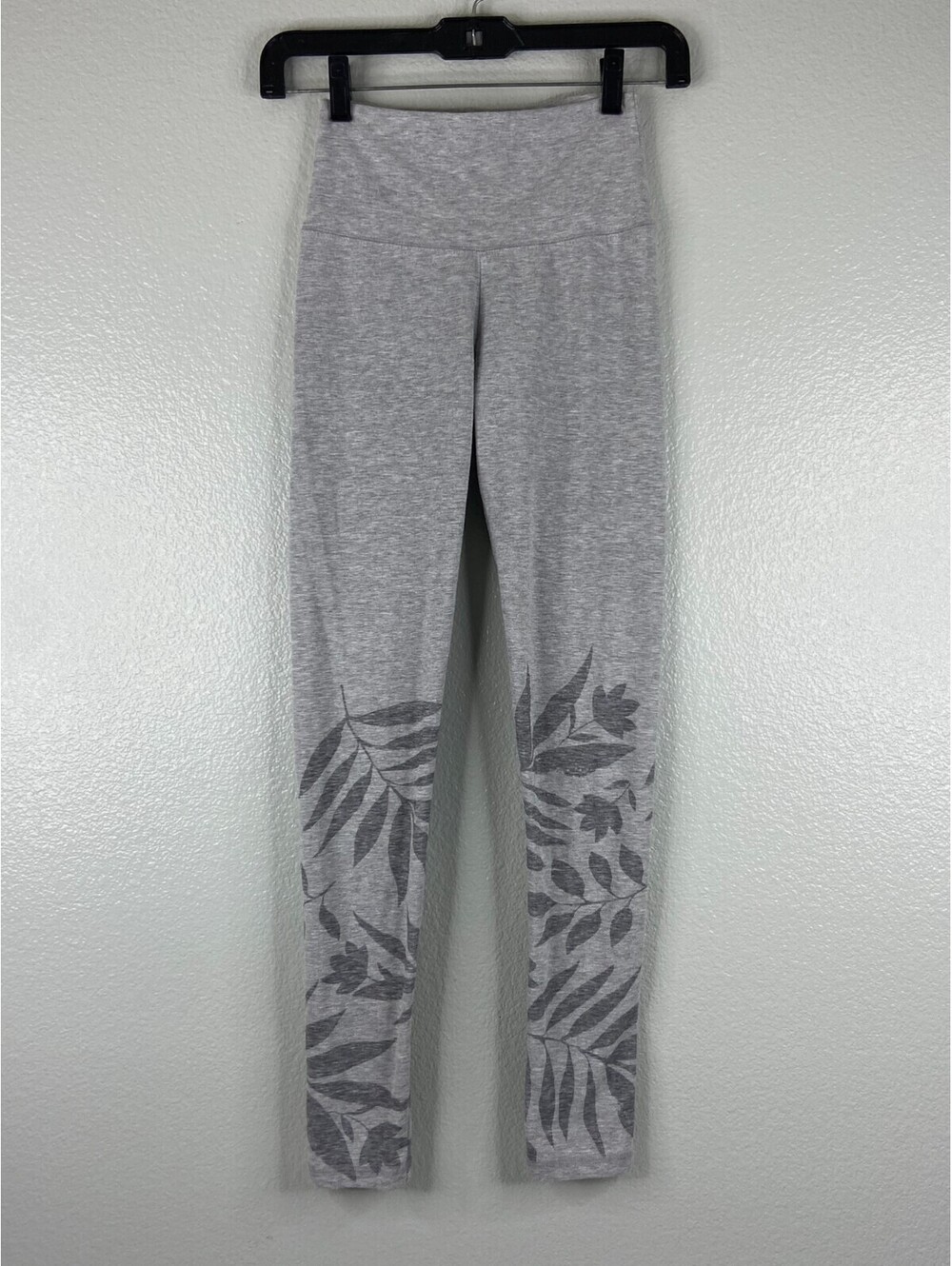 Aerie Women XS Gray Leggins Floral Pattern Compression